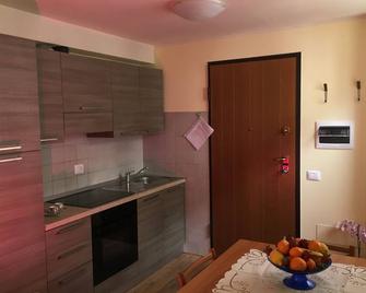 La Thuile: Country Center. New Furnished One Bedroom Apartment Directly On The Ski Fields. Summer Walks Parking Space, Cellar. - La Thuile - Cocina