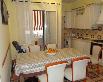 Casavacanzerosy Only 100 Meters From The Sea, Gardens-Naxos., Etna - Giardini Naxos - Jadalnia