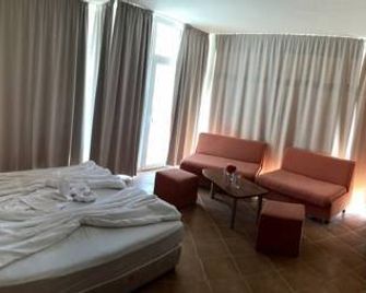 Hotel Eco Palace - Primorsko - Schlafzimmer