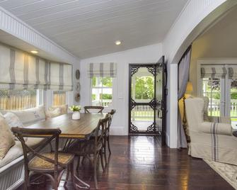 Beautiful Downtown Saint Helena Farmhouse - Saint Helena - Dining room