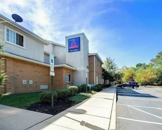 Private Getaway Near Rutgers - East Brunswick - Edificio