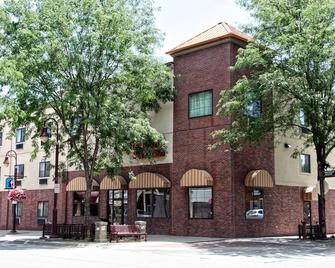 Shenandoah Inn & Suites - Shenandoah - Building