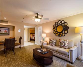 Coronado Beach Resort - Coronado - Living room