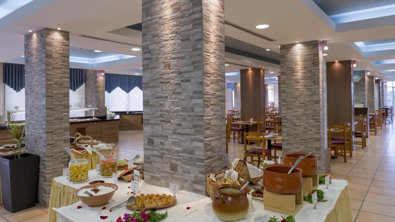 Dessole Dolphin Bay Resort