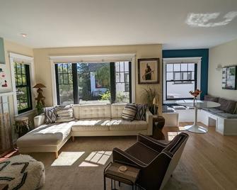 Perfect Ann Arbor Rental | Super Clean - Ann Arbor - Salon