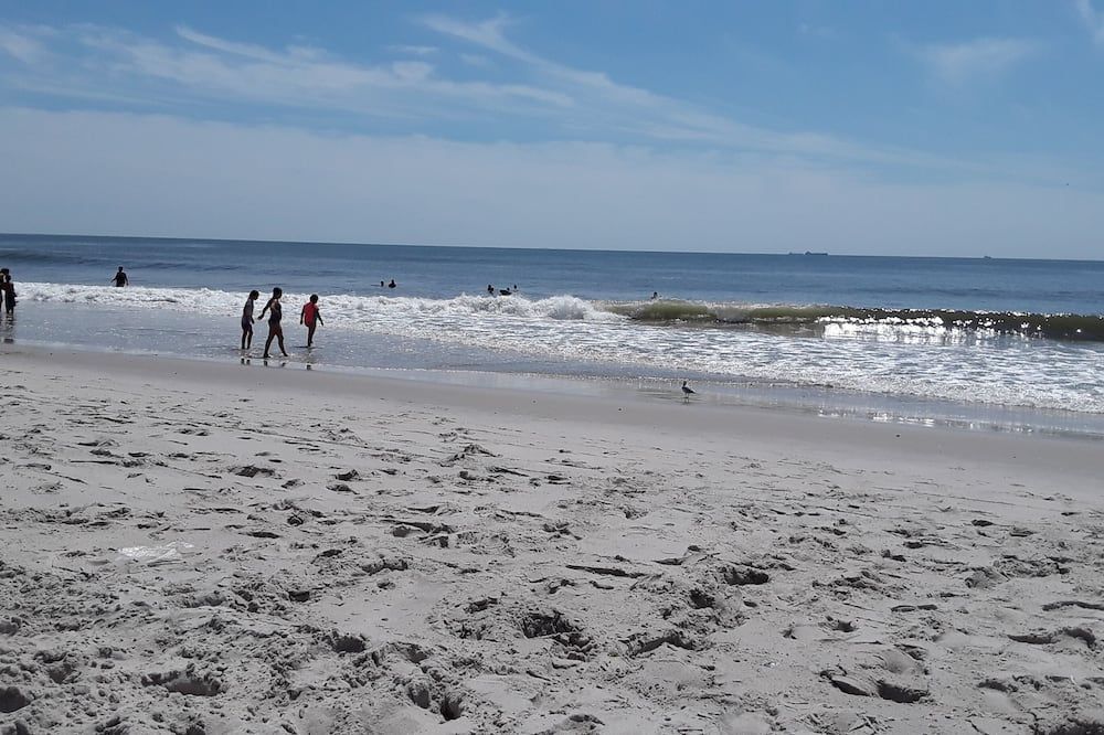 Beach Bum's Haven. Private suite located one block from beach and boardwalk. - اتلانتيك سيتي - شاطئ