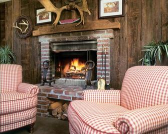 The Manor On Van Horn Estate - Holderness - Living room