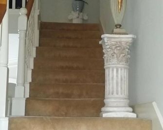 Monthly stay - Luxury Home in Clear Lake City, Space Center Houston - Houston - Escaleras