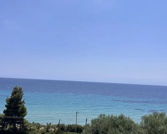 kaloutsikos sea view house - Moles Kalives