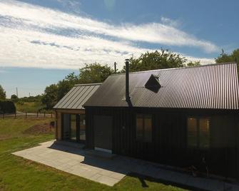 Rustic 1-bed holiday home in Suffolk countryside - Haverhill - Building