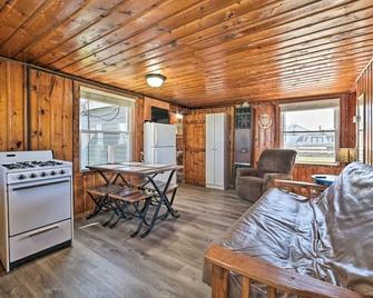 Full Cabin: 21 Steps To The Lake! Pet Freindly! - Houghton Lake - Living room