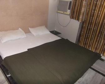 Hotel Radhika - Nashik - Habitación