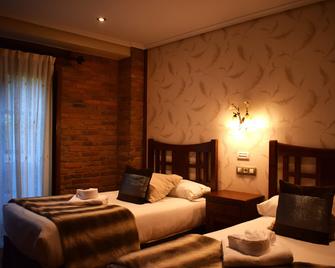 Hotel San Marcos - Santillana del Mar - Bedroom