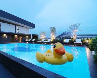 Morino Hotel Si Racha - Si Racha - Svømmebasseng