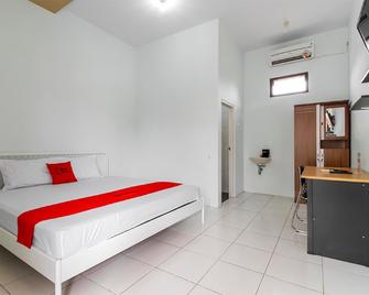 RedDoorz @ Jagakarsa 2 - Jakarta - Bedroom