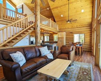 New Log Home, Hot Tub For 8, Views! - Tabernash - Living room