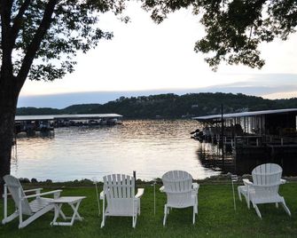 Lake Breeze Resort - Camdenton - Patio