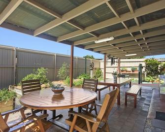 موتل سنشاين كوست - كالوندرا - شرفة مرصوفة