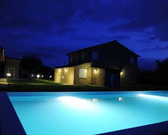 Casale Papa - Loreto - Zwembad