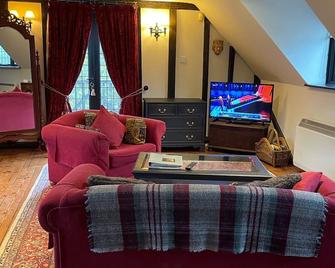 Character Country Retreat with no contact check in/out, in historic 1066 country - Westfield - Living room