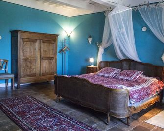 Recharge your batteries on the southern edge of the Cévennes in a typical mas with private pool - Tornac - Habitación