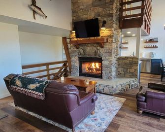 Lakefront Mountain Retreat - June Lake - Sala de estar