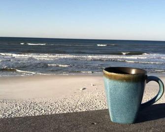 500ft from Avon beach in an art gallery! Fish, kite board, surf & throw pottery - Avon - Playa