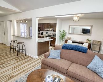 Family friendly home near Colonial Williamsburg and Busch Gardens - Williamsburg - Sala de estar