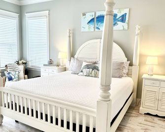 Bay Side Retreat Home - Navarre - Bedroom
