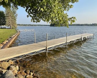 Newly Renovated lake House - 250 ft lake frontage. - Tipton - Playa