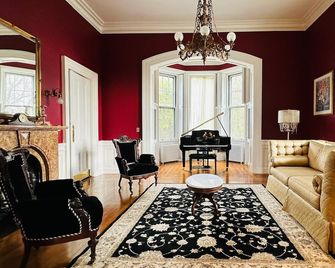 The Hamilton Hoppin House - Middletown