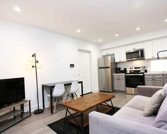 Petworth Luxury Unit with Modern Comforts - וושינגטון די.סי - סלון