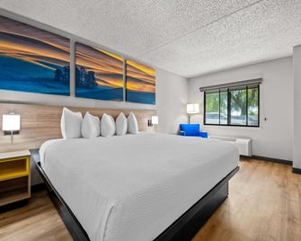 Days Inn by Wyndham Buena Park - Buena Park - Schlafzimmer