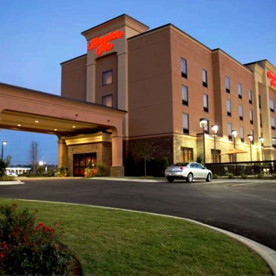 Building view of Hampton Inn Calera