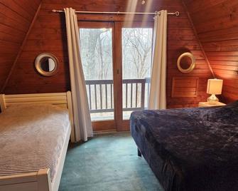 Lakefront House w Dock on large lake in Rocky Fork State Park - Hillsboro - Habitación