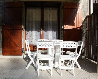 Loudenvielle. Large T2 cabin 4/6 pers. comfortable, terrace with a blind - Loudenvielle - Patio
