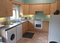 Farmhouse of 50 hectares with deer, wildlife, pond, free fishing - Londonderry - Kitchen