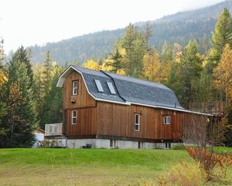 Mabel Lake Retreat - Enderby - Edificio