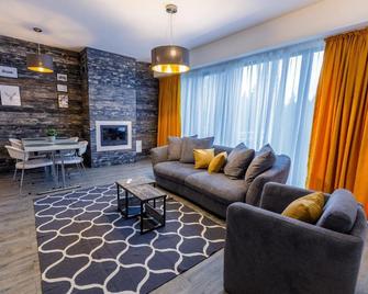 Pine Woods Apartment A28 in Silver Mountain - Poiana Brașov - Sufragerie