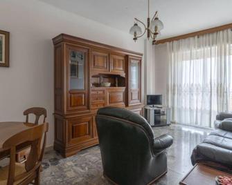 Apartment Verbena in Vallecrosia - 5 persons, 2 bedrooms - Vallecrosia - Sala de estar