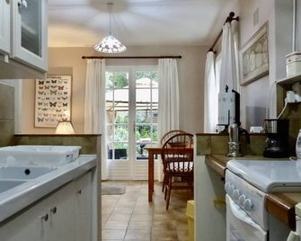 Nature, Wine And Culture - Montcaret - Kitchen