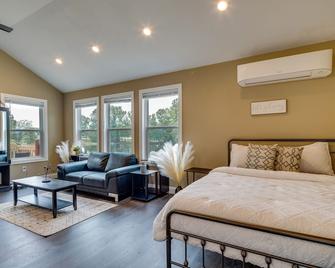 Peaceful Waterfront Studio 16 Mi to Greenville! - Simpsonville - Bedroom