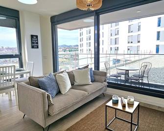 Brand new apartment in Barcelona Playa - Badalona - Living room