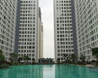 Nice Studio Apartment at M-Town Residence By Travelio - Tangerang City - Pool