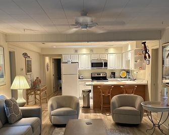 Super Clean Home on a Quiet Cul-De-Sac in the Woods. - Lewes - Wohnzimmer