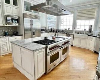 Vast Family Home- Views Pool Table Private - Pocatello - Kitchen