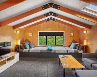 The Barn - Waihi Holiday Home - Waihi - Bedroom