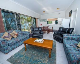 Fiddlers Green 8 Nelson Bay - Nelson Bay - Living room