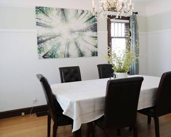 Vancouver Villa - Vancouver - Dining room