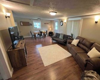 Valentine’s Tourist Tenure- Charming 2 bedroom cozy vacation home - Valentine - Obývací pokoj